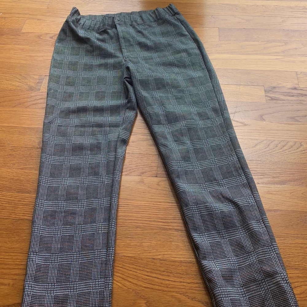 Fine Grid Patterned Leggings.